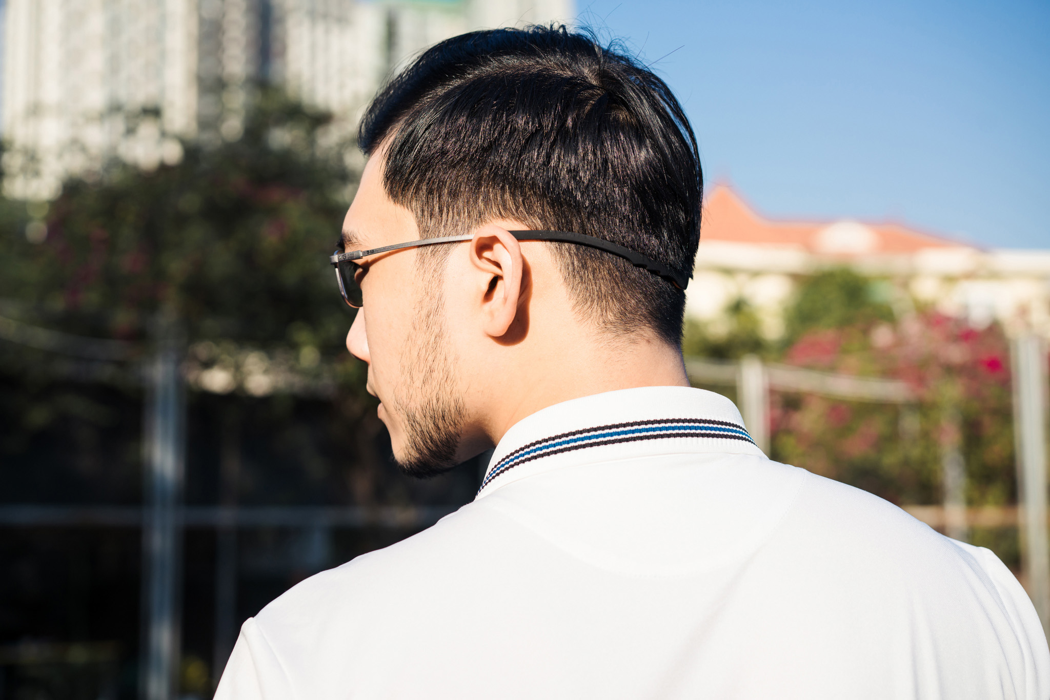 Kính thể thao tích hợp