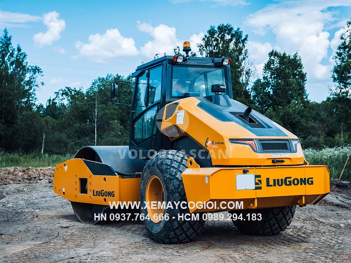 so-sanh-xe-lu-rung-liugong-6114e-va-xcmg-xs143j