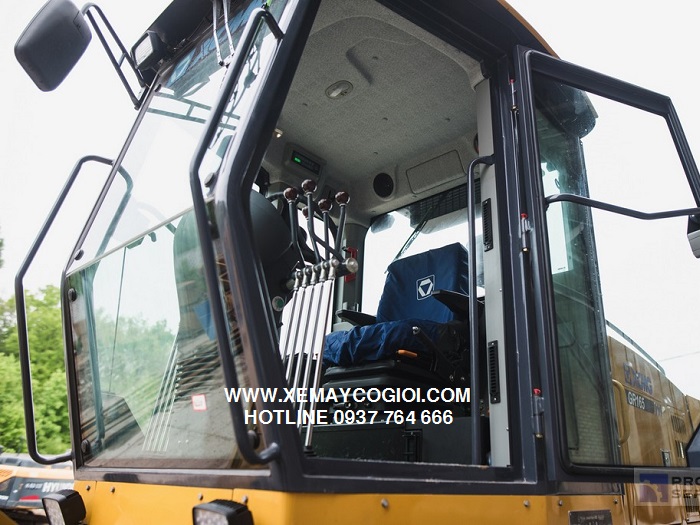 máy san gạt trung quốc xcmg gr165