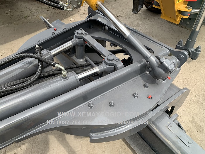 may-san-gat-xcmg-gr1003