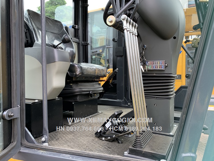 may-san-gat-xcmg-gr1003