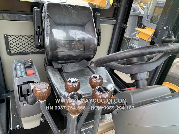 may-san-gat-xcmg-gr1003