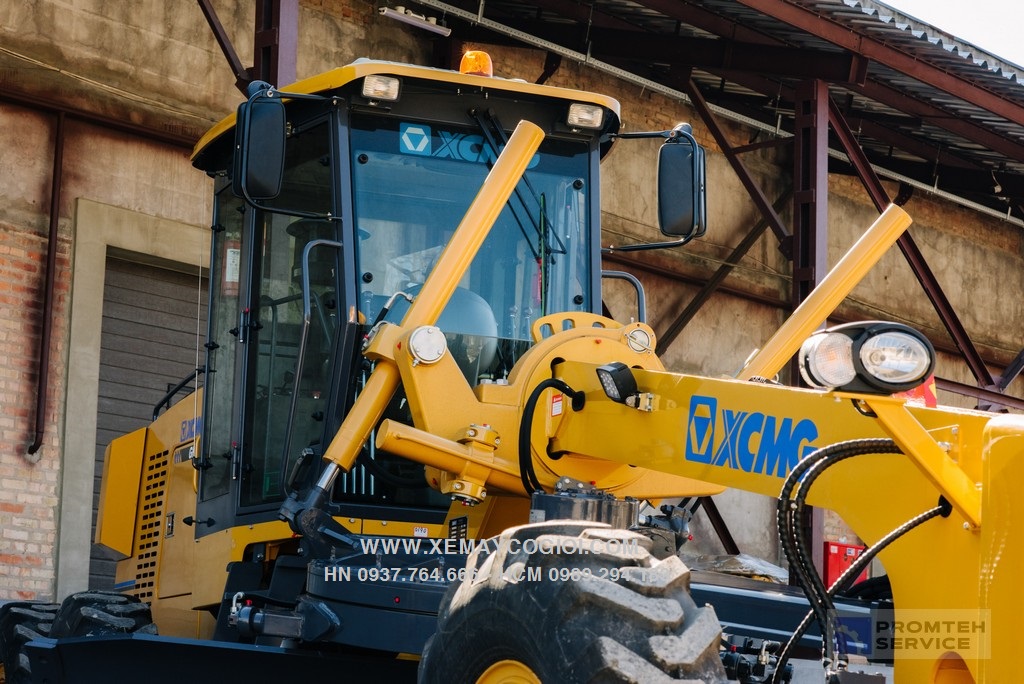 may-san-xcmg-gr135-luoi-gat-3-6-m