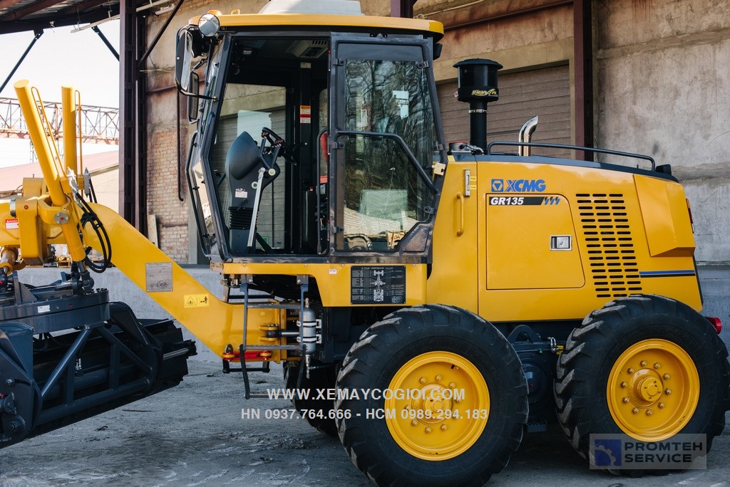 may-san-xcmg-gr135-luoi-gat-3-6-m