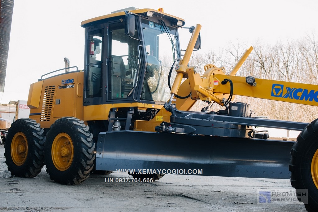 may-san-xcmg-gr135-luoi-gat-3-6-m