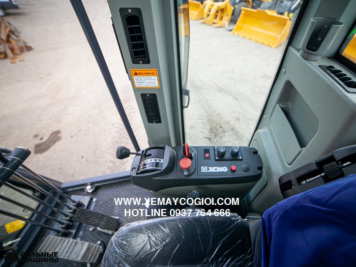máy san gạt trung quốc xcmg gr165