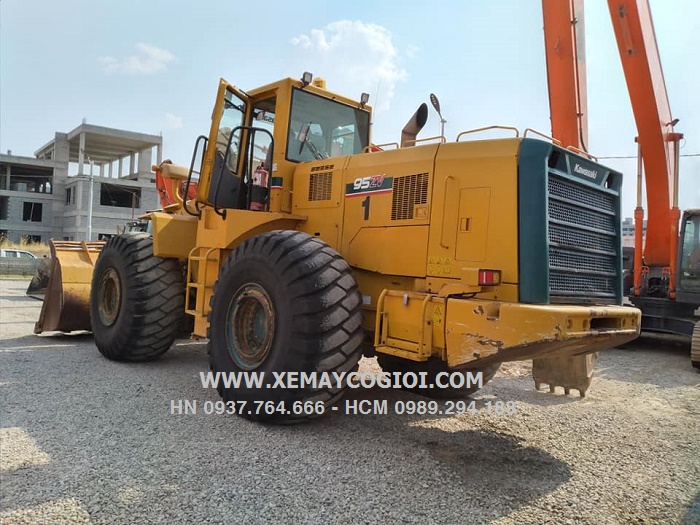 dia-chi-mua-may-xuc-lat-cu-uy-tin