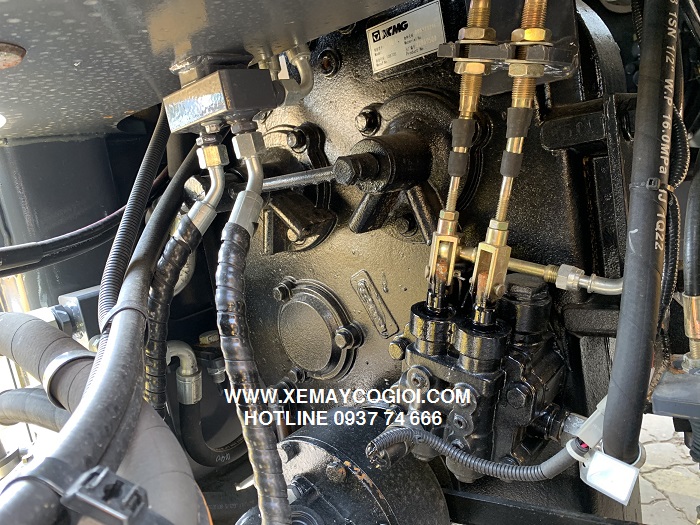 máy xúc lật gầu 1.4 m3