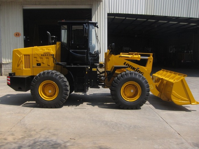 san-pham-may-xuc-lat-gau-2-2-m3-o-viet-nam