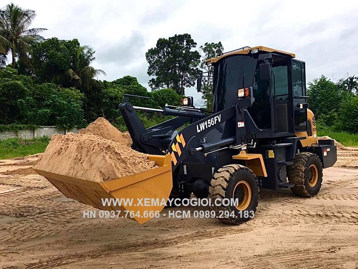 huong-dan-chon-mua-may-xuc-lat-phu-hop-voi-cong-viec