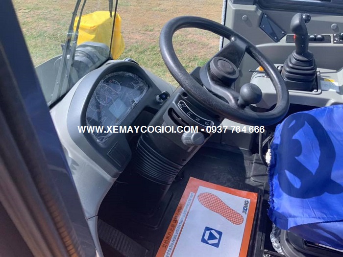 máy xúc lật gầu 2.2 m3