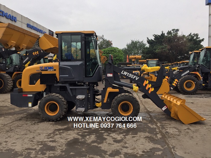 máy xúc lật gầu 0.9 m3