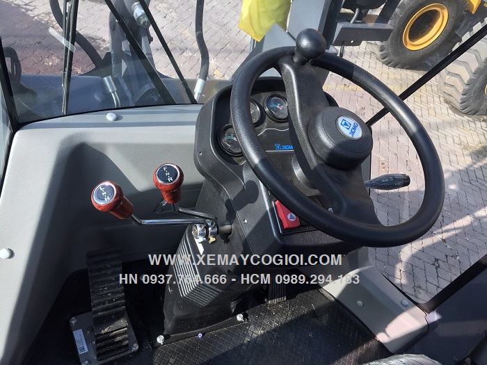 bao-gia-may-xuc-lat-xcmg-lw156fv-gau-0-9-m3