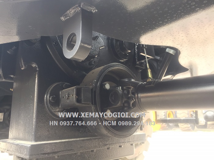 may-xuc-lat-gap-go-xcmg-lw300fn