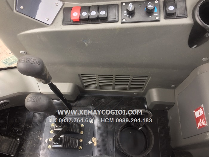 may-xuc-lat-gap-go-xcmg-lw300fn