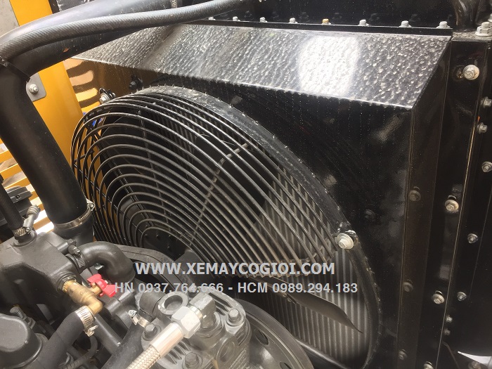 may-xuc-lat-gap-go-xcmg-lw300fn