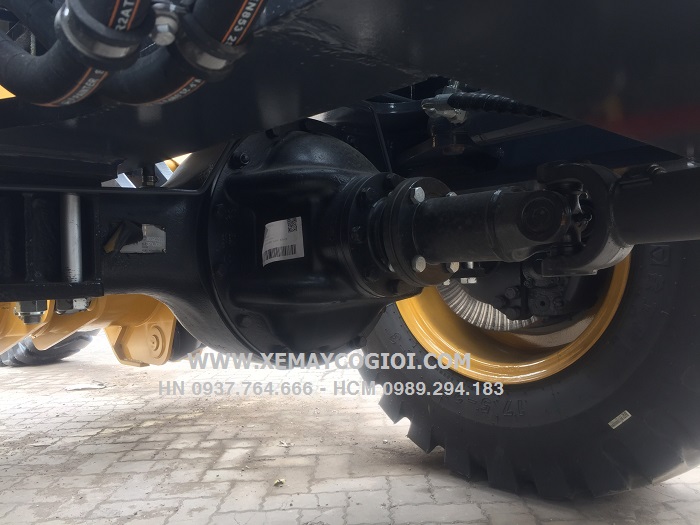 may-xuc-lat-gap-go-xcmg-lw300fn