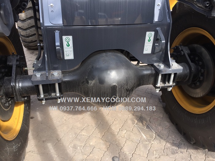 ban-giao-may-xuc-lat-xcmg-lw330fv-gau-1-8-m3