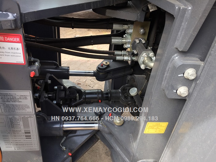 ban-giao-may-xuc-lat-xcmg-lw330fv-gau-1-8-m3