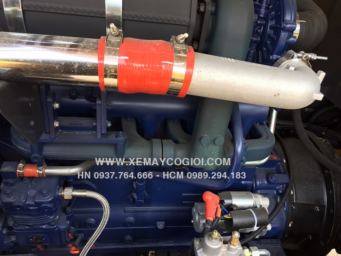 ban-giao-may-xuc-lat-xcmg-lw330fv-gau-1-8-m3