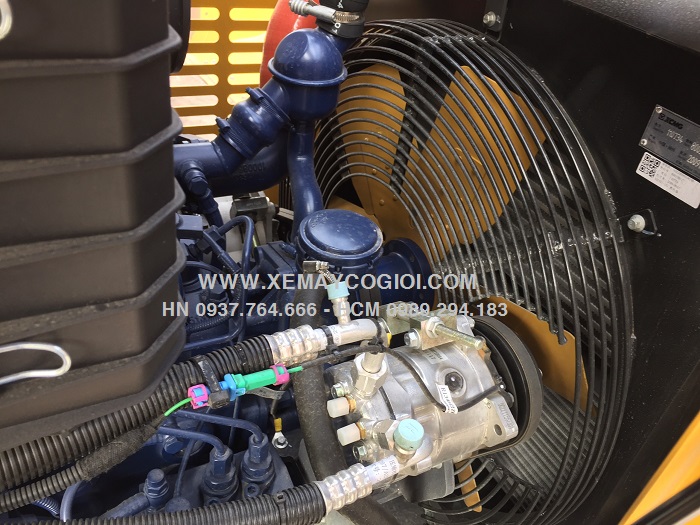 ban-giao-may-xuc-lat-xcmg-lw330fv-gau-1-8-m3