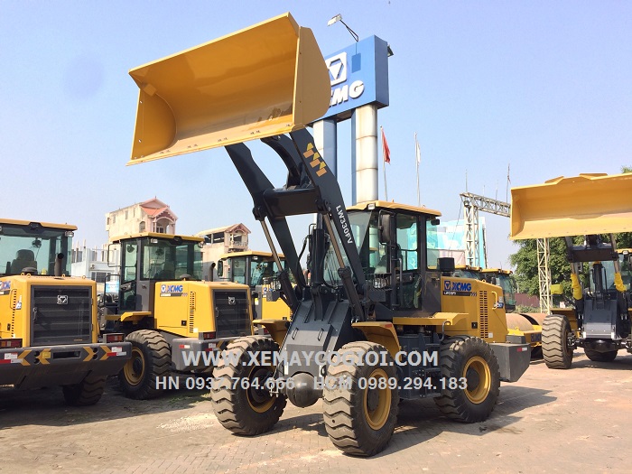 ban-giao-may-xuc-lat-xcmg-lw330fv-gau-1-8-m3