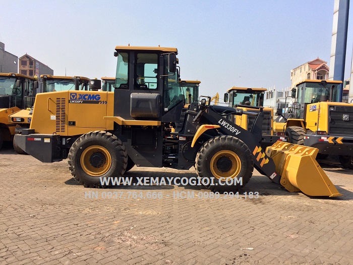 ban-giao-may-xuc-lat-xcmg-lw330fv-gau-1-8-m3