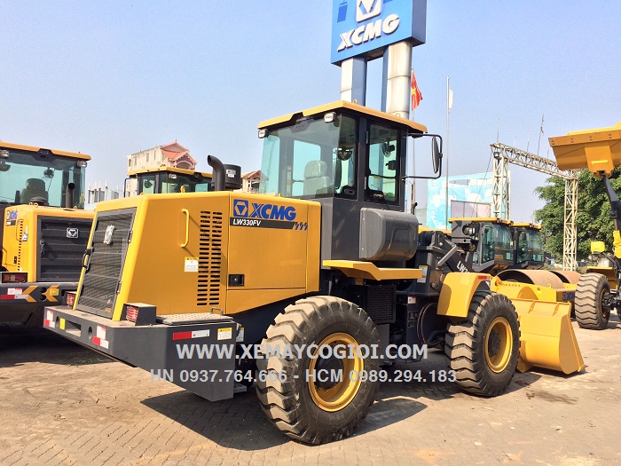 ban-giao-may-xuc-lat-xcmg-lw330fv-gau-1-8-m3