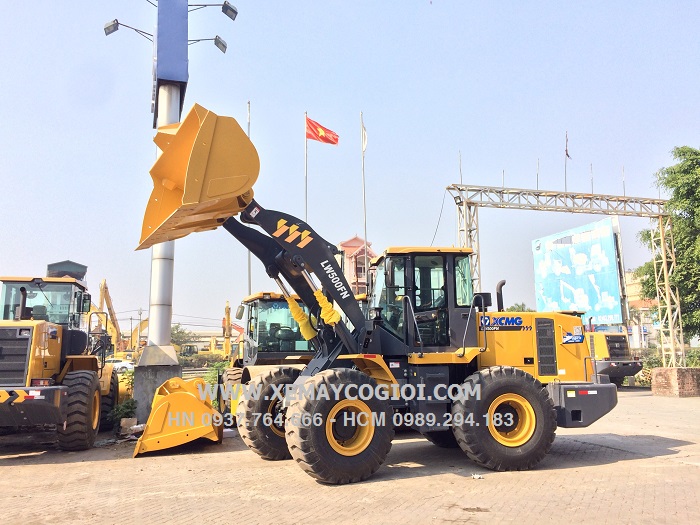 li-do-su-dung-may-xuc-lat-xcmg-lw500fn-cho-tram-tron-be-tong