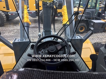 li-do-su-dung-may-xuc-lat-xcmg-lw500fn-cho-tram-tron-be-tong