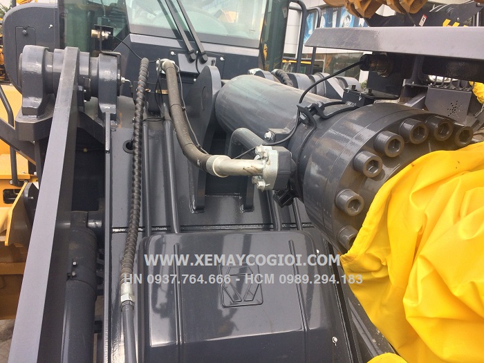 may-xuc-lat-gap-go-xcmg-lw500kn
