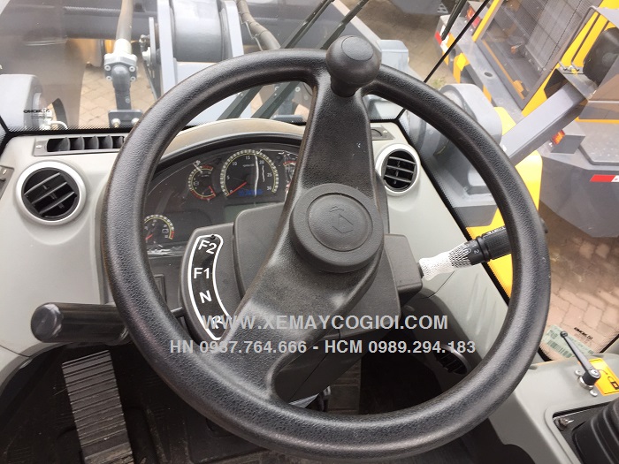 may-xuc-lat-gap-go-xcmg-lw500kn