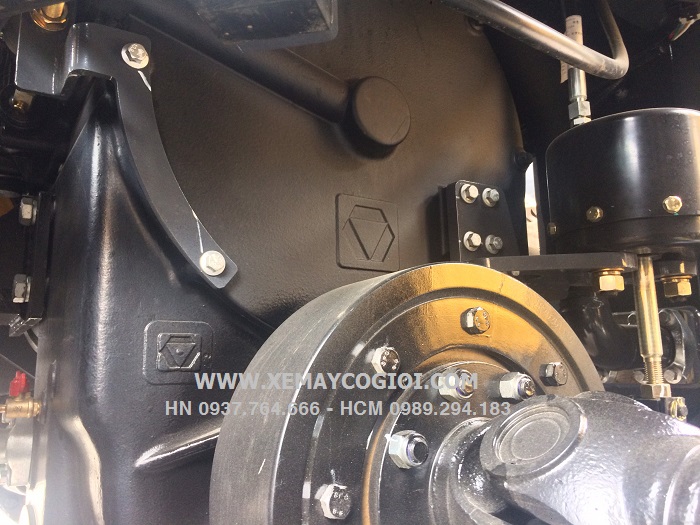 may-xuc-lat-gap-go-xcmg-lw500kn