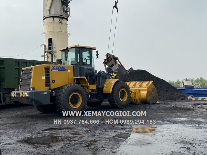 ban-giao-may-xuc-lat-xcmg-lw500kn-gau-4-5-m3-tai-hai-duong