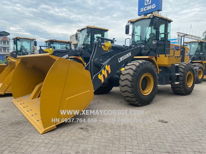ban-giao-may-xuc-lat-xcmg-lw500kn-gau-4-5-m3-tai-hai-duong