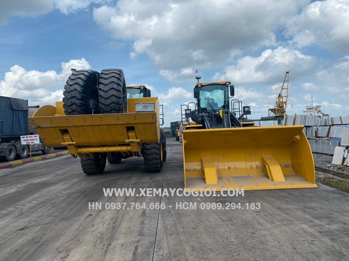 ban-giao-may-xuc-lat-xcmg-lw500kn-gau-4-5-m3-tai-hai-duong