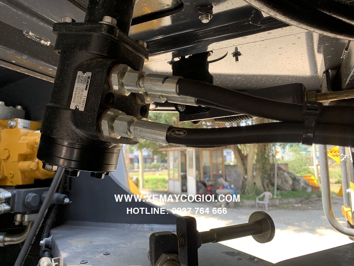 máy xúc lật gầu 4.5 m3 lw600kn