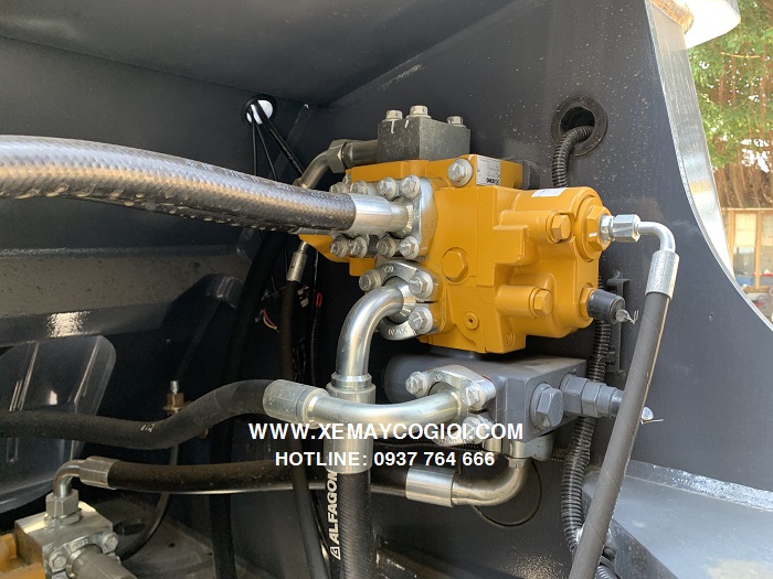 máy xúc lật gầu 4.5 m3 lw600kn