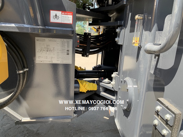 máy xúc lật gầu 4.5 m3 lw600kn
