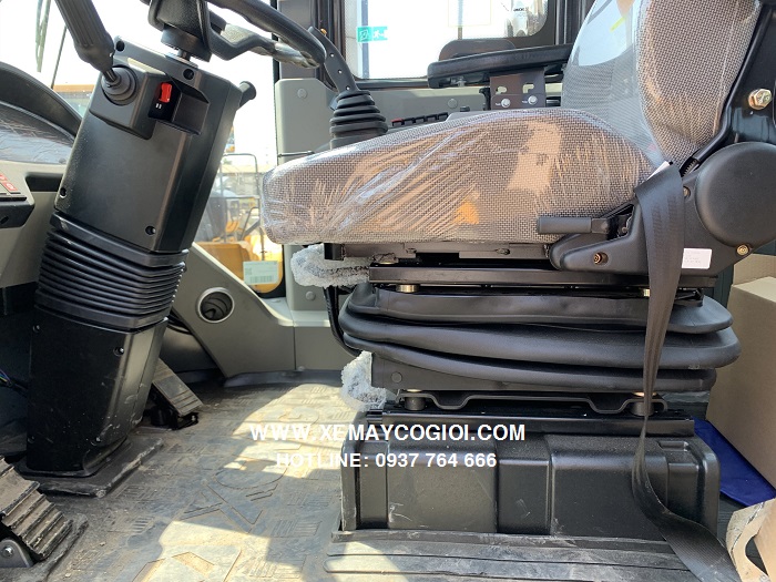 máy xúc lật gầu 4.5 m3 lw600kn