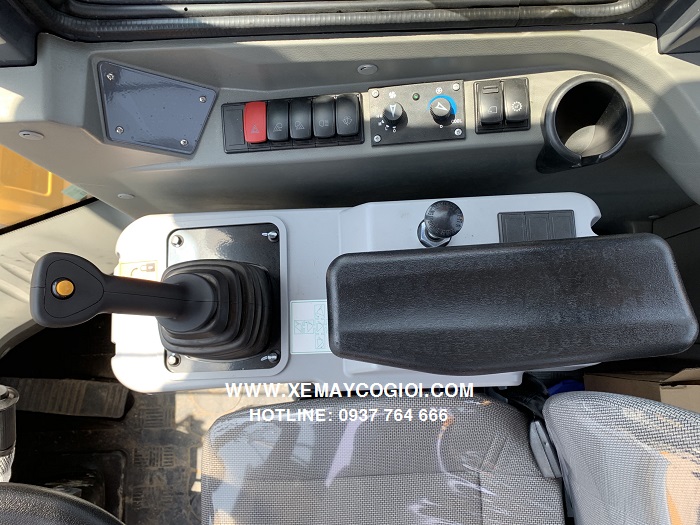 máy xúc lật gầu 4.5 m3 lw600kn