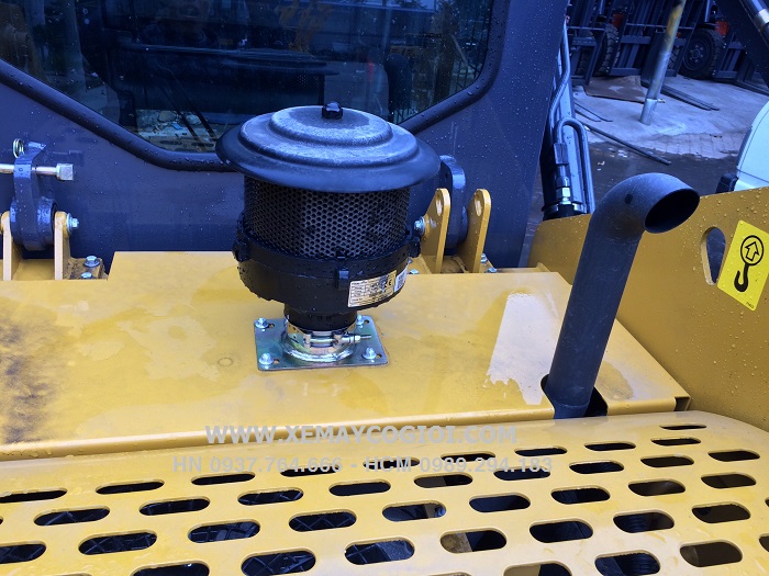 may-xuc-lat-quet-bui-rac-xcmg-xc750k