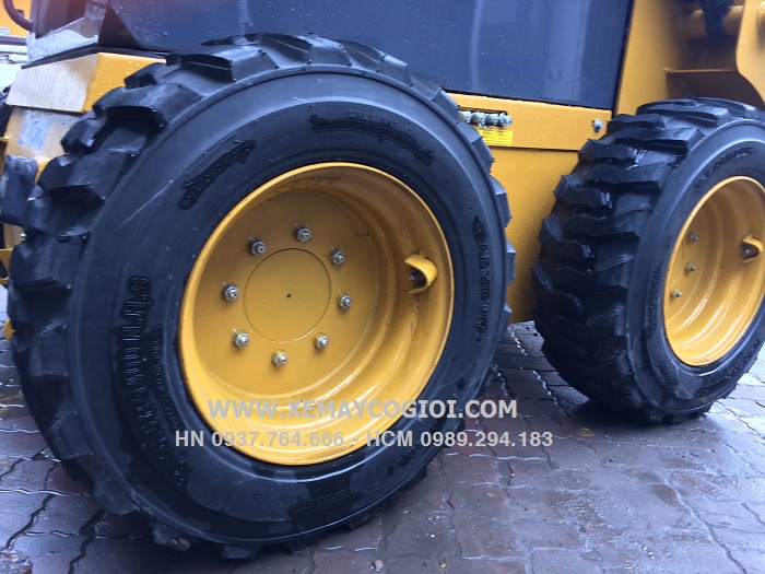 may-xuc-lat-quet-bui-rac-xcmg-xc750k