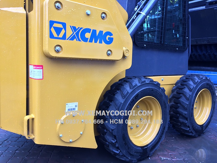 may-xuc-lat-quet-bui-rac-xcmg-xc750k