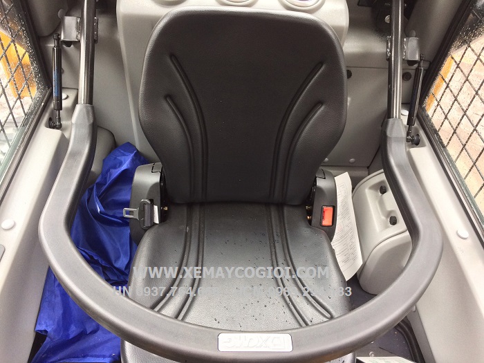 may-xuc-lat-quet-bui-rac-xcmg-xc750k