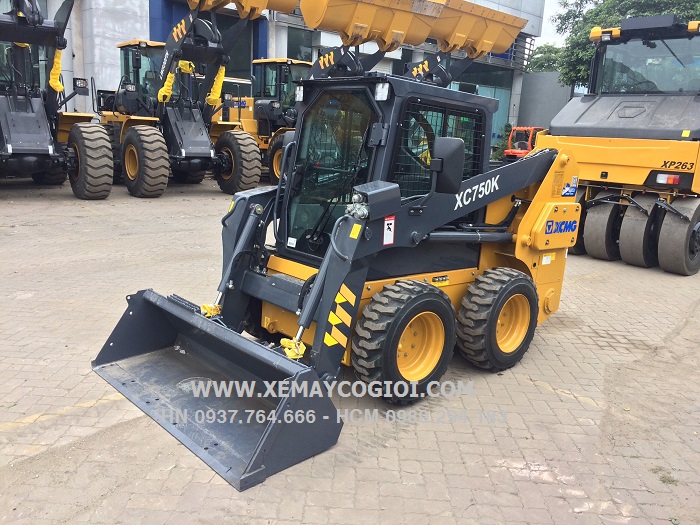 may-xuc-lat-quet-bui-rac-xcmg-xc750k