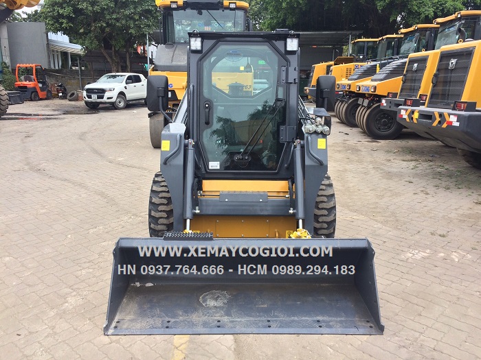 may-xuc-lat-quet-bui-rac-xcmg-xc750k