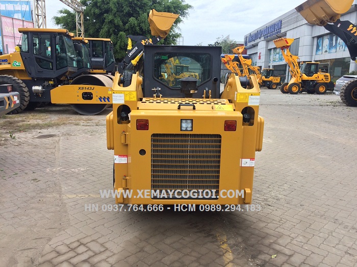 may-xuc-lat-quet-bui-rac-xcmg-xc750k