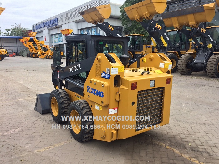 may-xuc-lat-quet-bui-rac-xcmg-xc750k