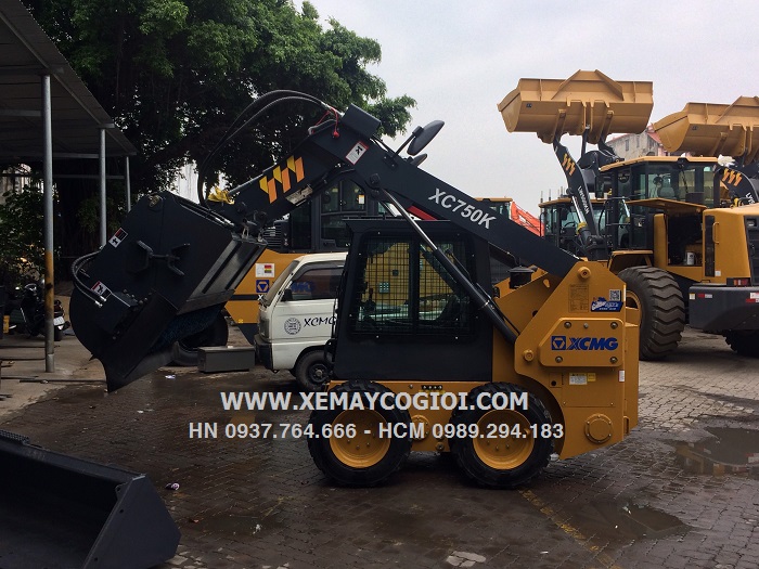 may-xuc-lat-quet-bui-rac-xcmg-xc750k